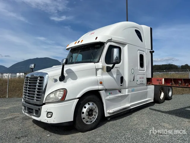 2015 Freightliner Cascadia 125 6x4 T/A Sleeper Truck Tractor (Inoperable)
