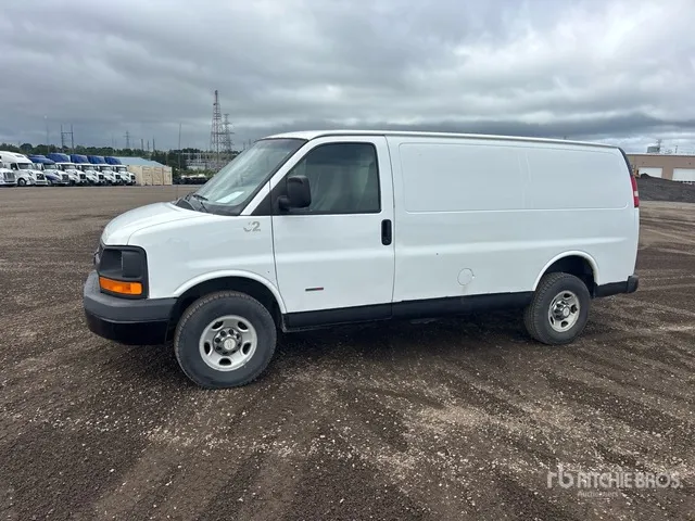 2009 Chevrolet Express 3500 Cargo Van