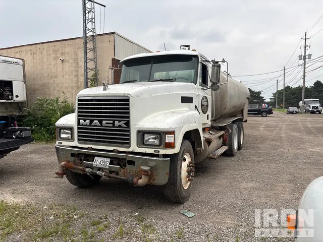 1997 Mack CH613 6x4 Water Truck