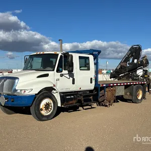 2005 International 4300 Flatbed Truck