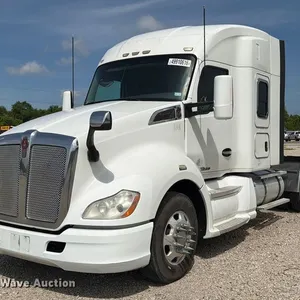 2015 Kenworth T680 semi truck