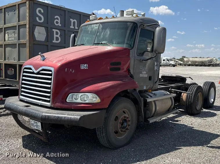 2005 Mack CXN613 semi truck