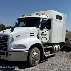 2018 Mack CXU613 semi truck