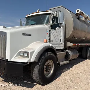 2013 Kenworth T800 feed delivery truck