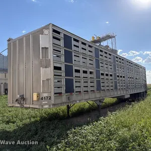 2006 Barrett livestock trailer