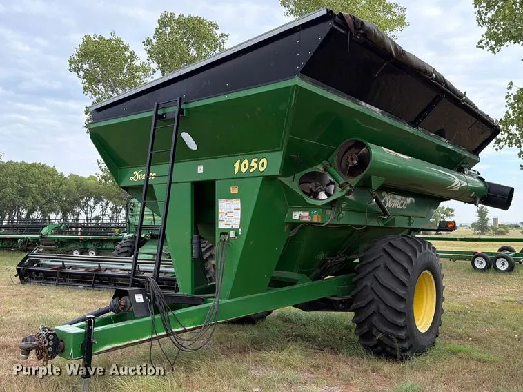 Demco 1050 grain cart