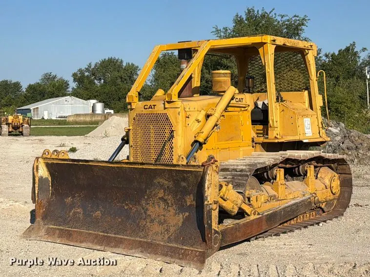 1981 Caterpillar D6D dozer
