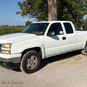 2007 Chevrolet Silverado 1500 Ext. Cab pickup truck