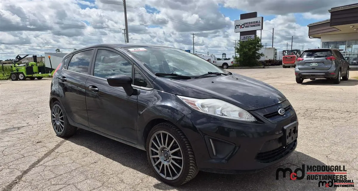 SALVAGE UNIT: 2011 Ford Fiesta Se Hatchback Car