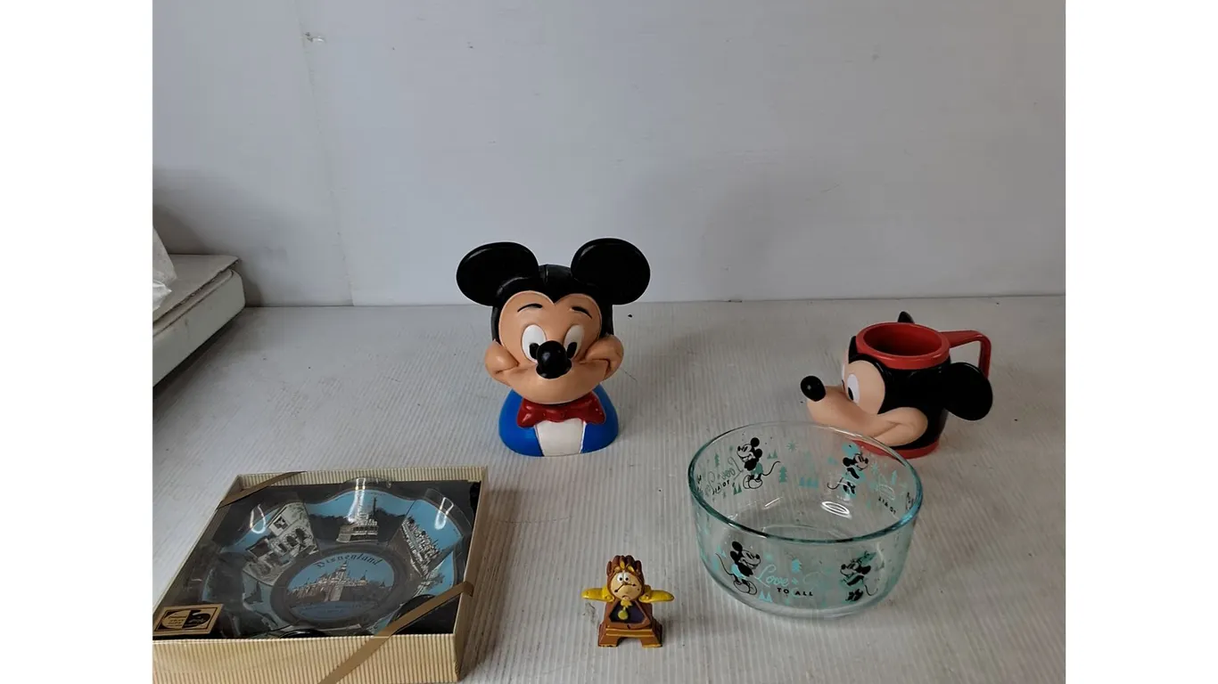 4-Piece Disney Collectibles; Mugs, Glass Bowl, Plate, Misc