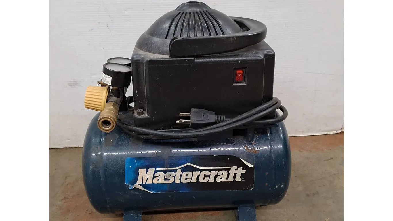 *Mastercraft Air Compressor- Powers On, Can't Ship