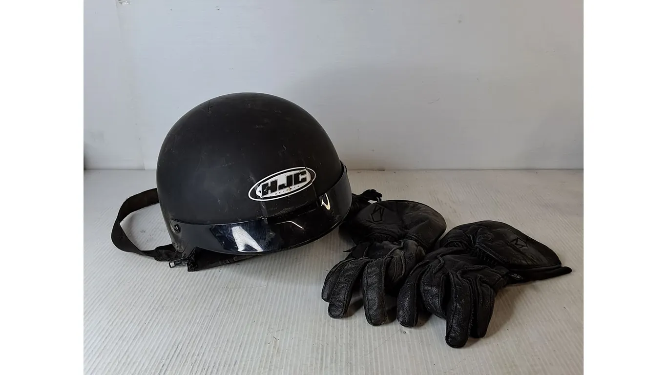 HJC CS-2N Solid Half-Face Motorcycle Helmet ( SM) & Leather Gel Palm Gloves ( as is)