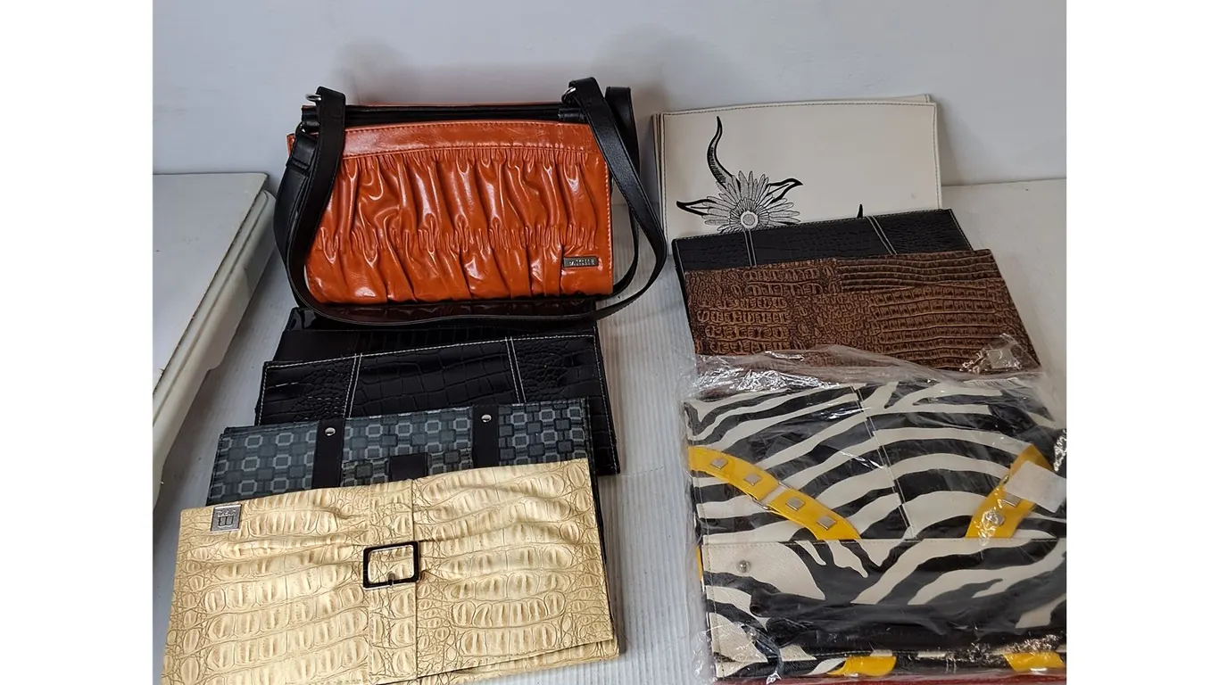 Miche Magnetic Bag System With Interchangeable Covers
