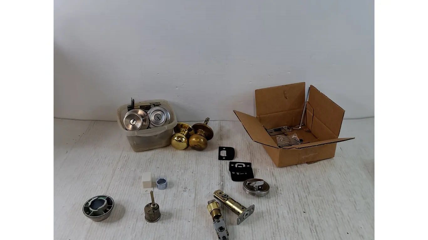 (6) Doorknobs, Lock No Key, Assorted Screws and Doorknob Parts