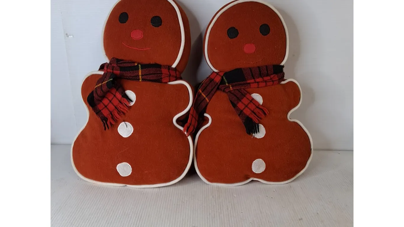 (2) Gingerbred Holiday Throw Pillows