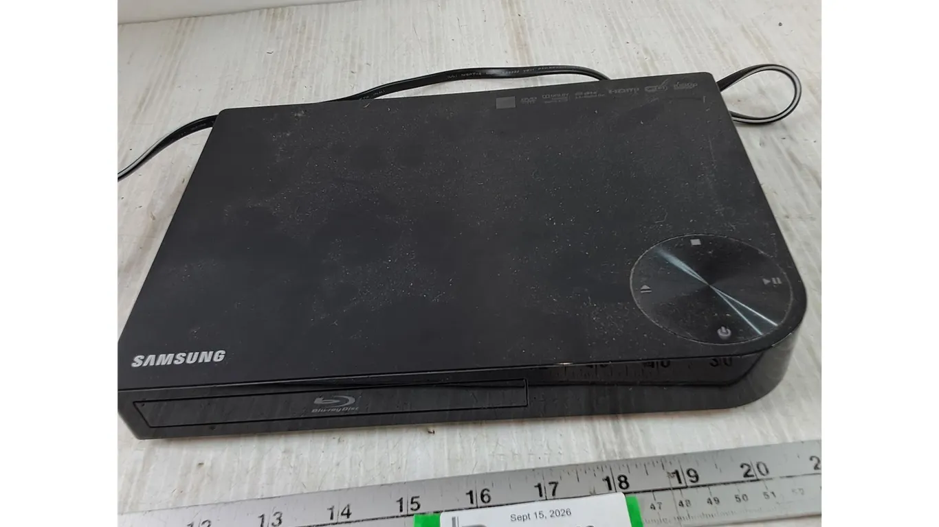 Samsung Blu-Ray Disc Player Powers On