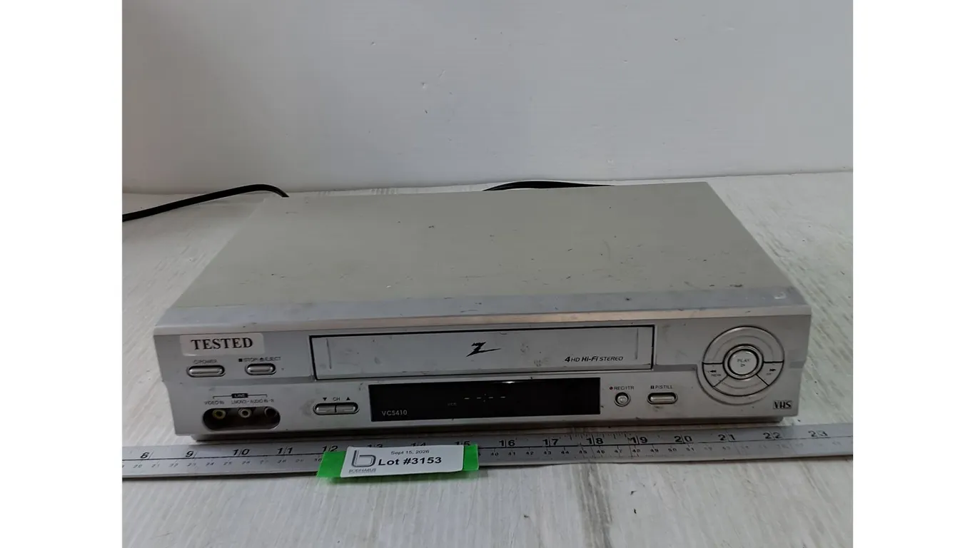 Zenith VCS410 4 HD Hi-Fi Stereo VHS Tape Player Powers On