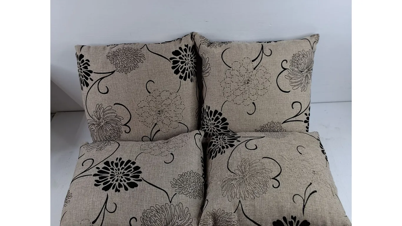 (4) Pillows 20"