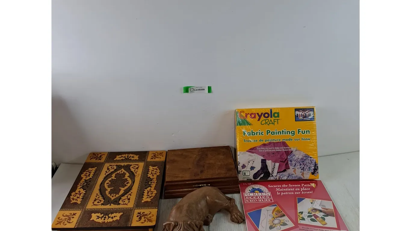 Crayola Fabric Painting Sealed, Screen Scenes Screen Holder, Ceramic Dog, (2) Wooden Boxes