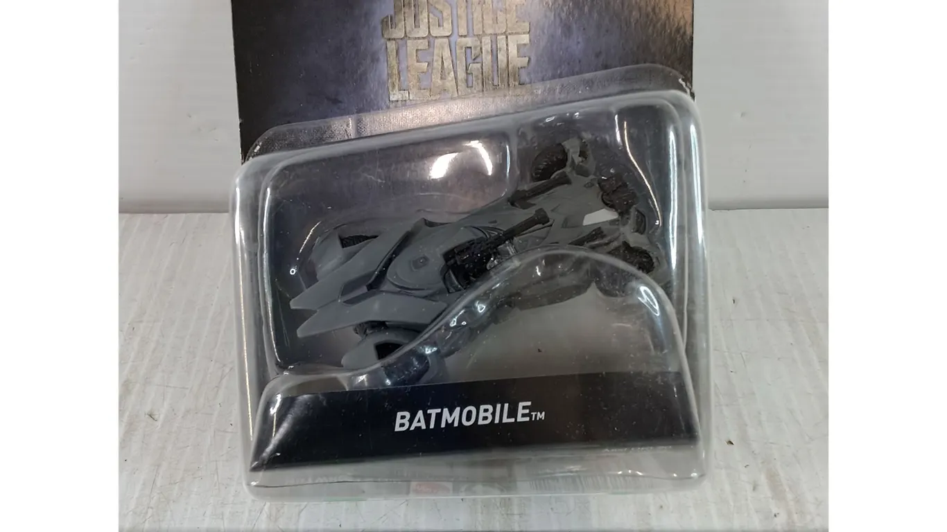 Hot Wheels Justice League Batmobile (NIB)