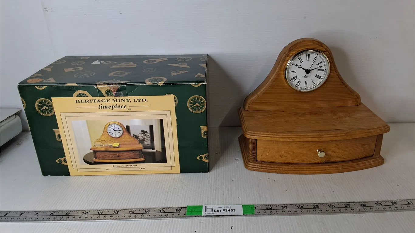 Oak Mantle Clock 11" x 5.5" x 9"- Working