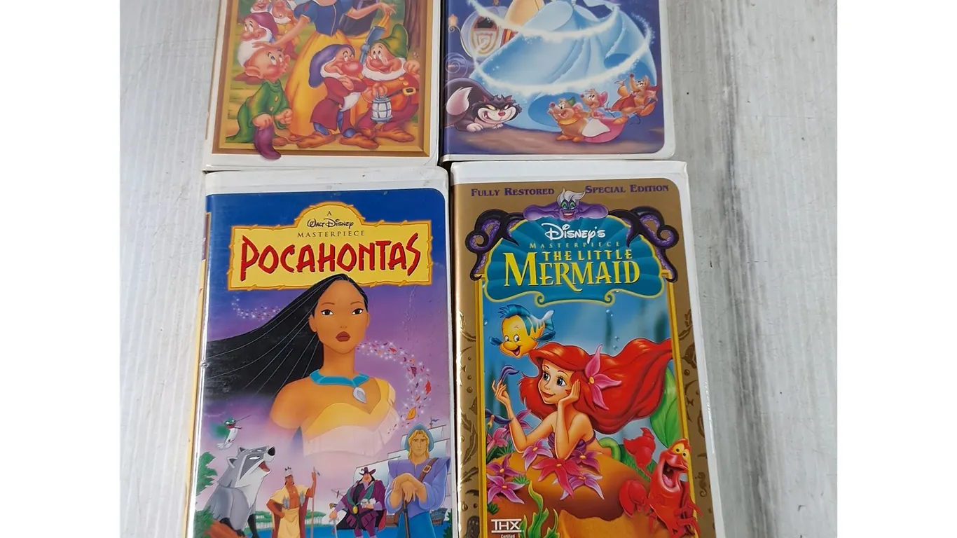 (4) VHS Walt Disney Tapes, Pocahontas, Cinderella, Snow White, Little Mermaid
