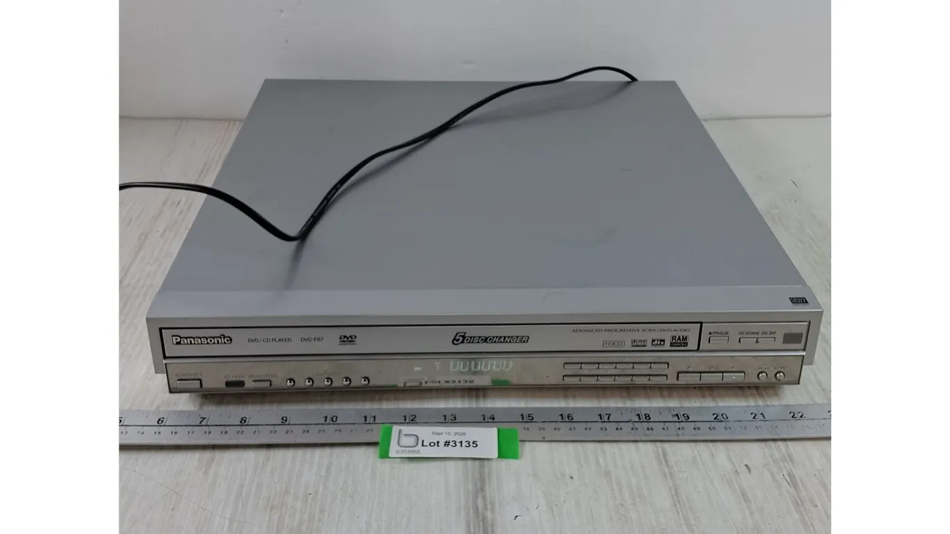 Panasonic DVD/CD Player 5 Disc Changer Powers On
