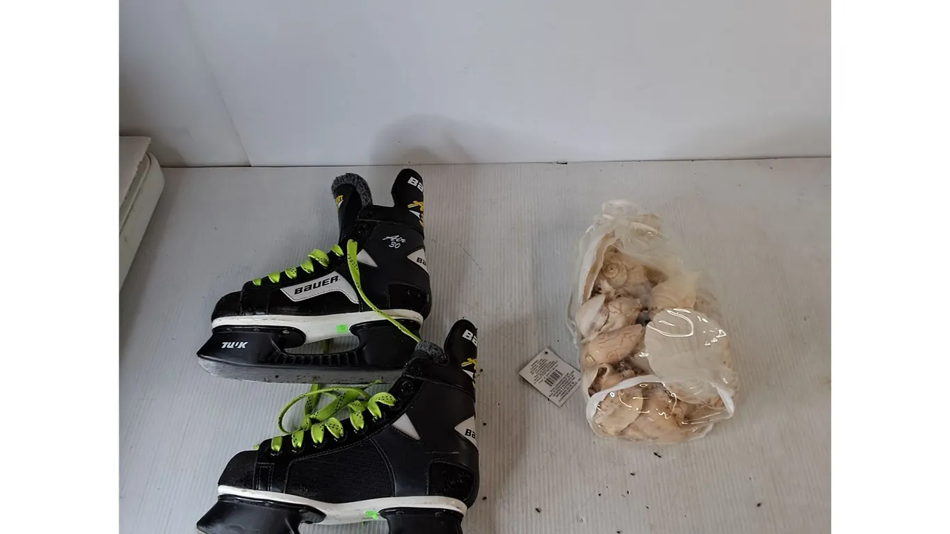 Bauer Kids Hockey Skate Approx Size Kids 5, Bag Of Seashells