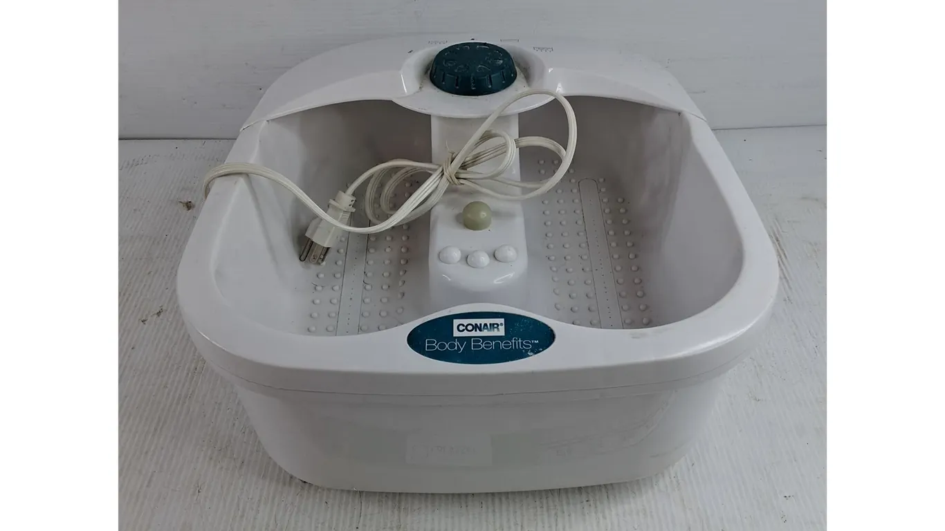 Conair Massaging Foot Bath - Powers On, As Is