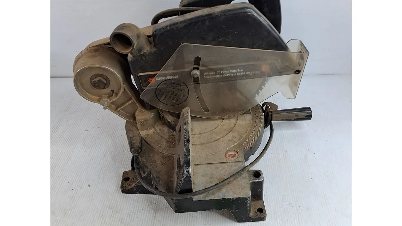 Black & Decker 10" Power Mitre Saw - Powers On, As Is, Pickup Only