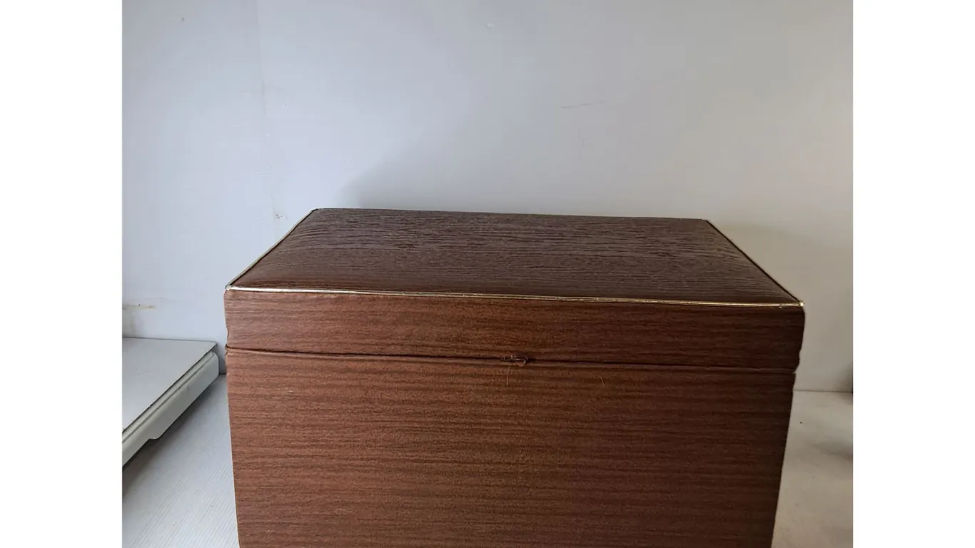 Wooden Storage Box 24"x16"x13", Pickup Preferred
