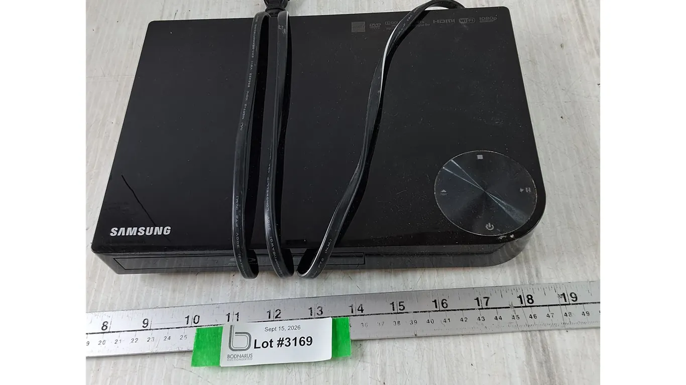 Samsung Blu-Ray Disc Player Powers On