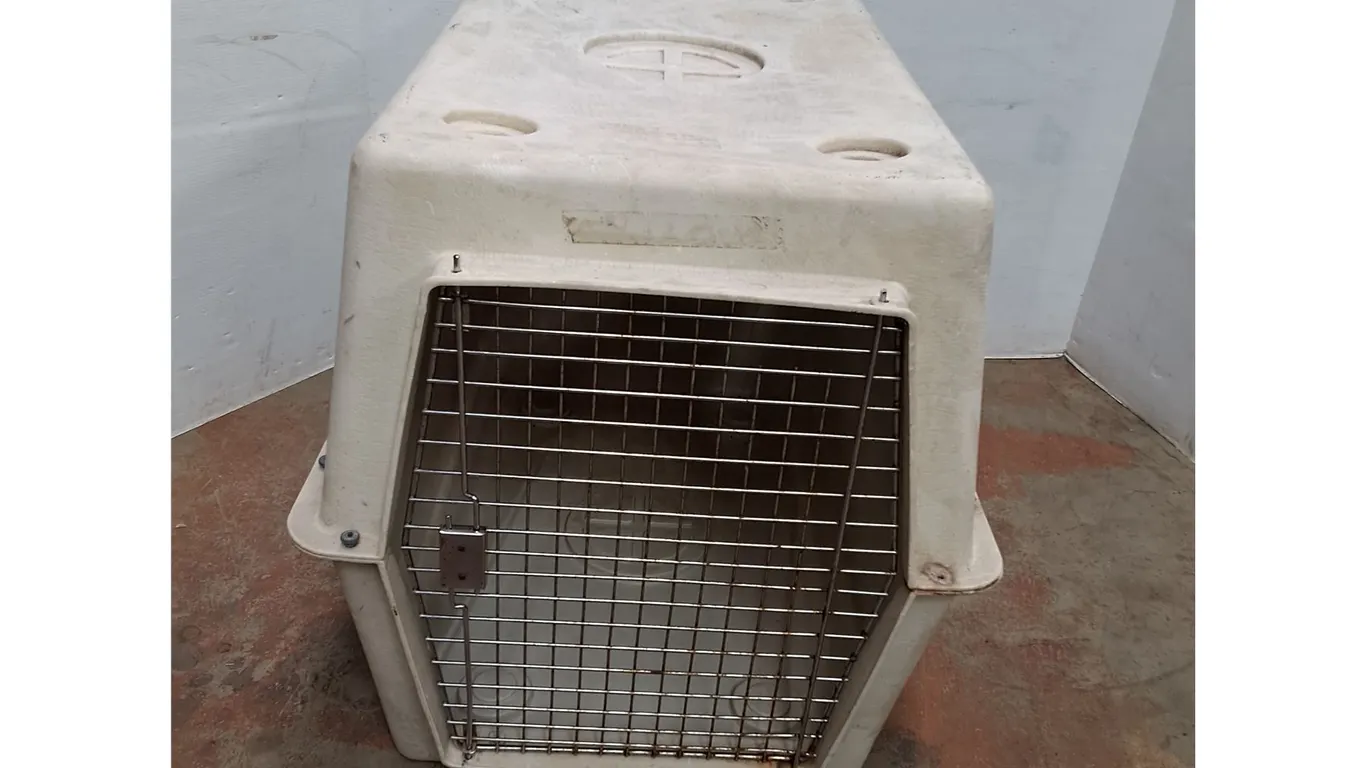 **Plastic Dog Kennel 33" x 24" x 26"- Can't Ship