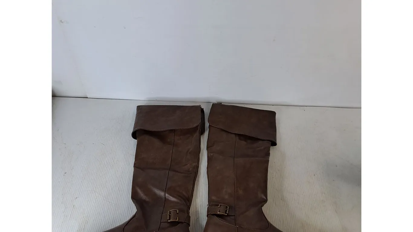 Ladies Brown Leather Boots 11"