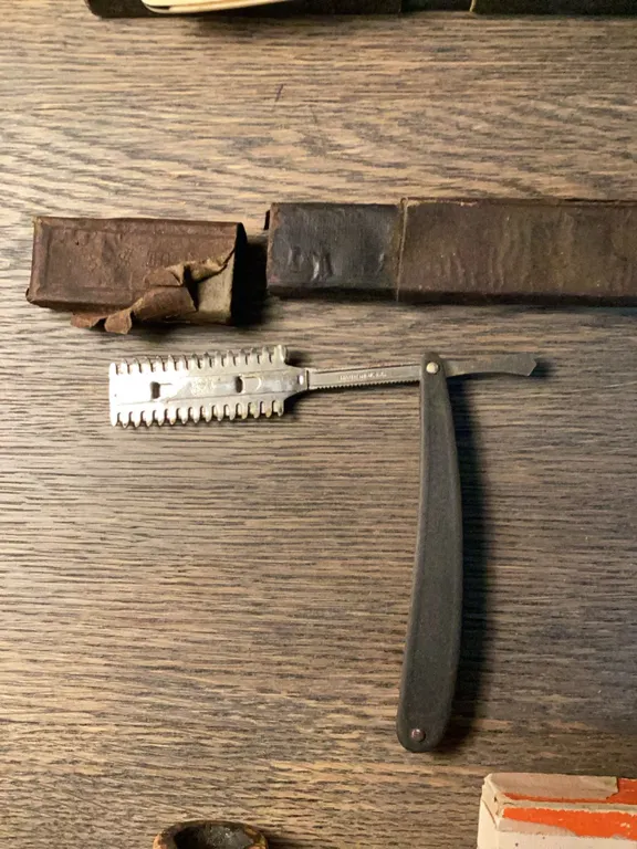 Vintage Hair Thinning Razor Comb Tool Made in USA with Case