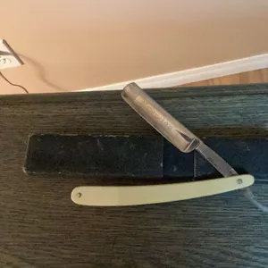 Wm. Elliot & Co. Straight Razor With 'Sovereign' Etching And Strop