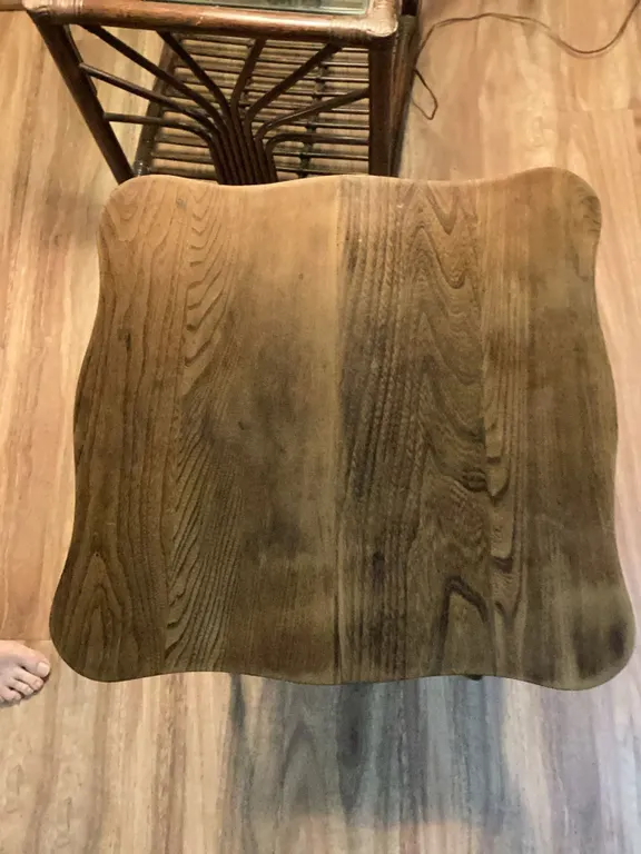 Wooden Side Table with Scalloped Top and Turned Legs
