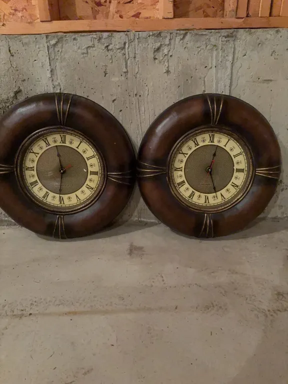 22-Inch Decorative Wall Clocks with Roman Numerals