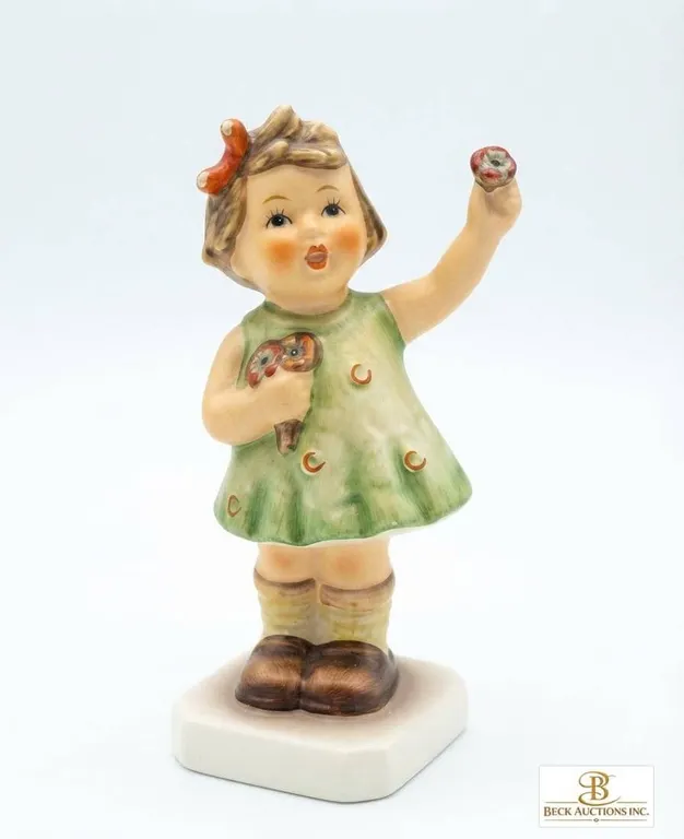Goebel Hummel Club Figurine 793 M.I. Hummel Germany