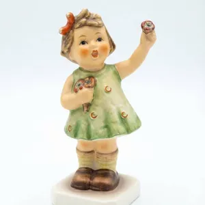 Goebel Hummel Club Figurine 793 M.I. Hummel Germany