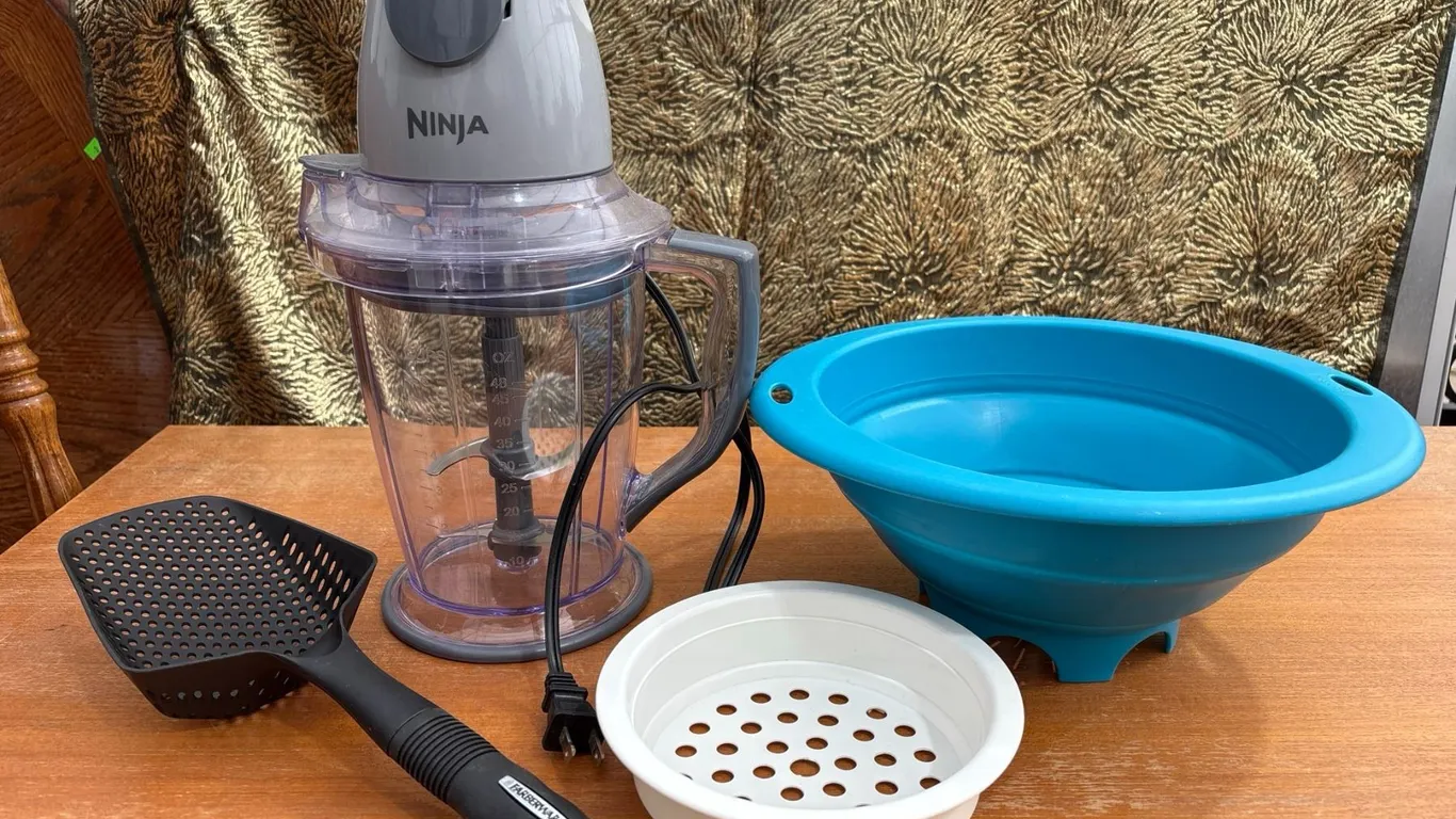 Ninja Food Processor With Kitchen Utensils and Colanders