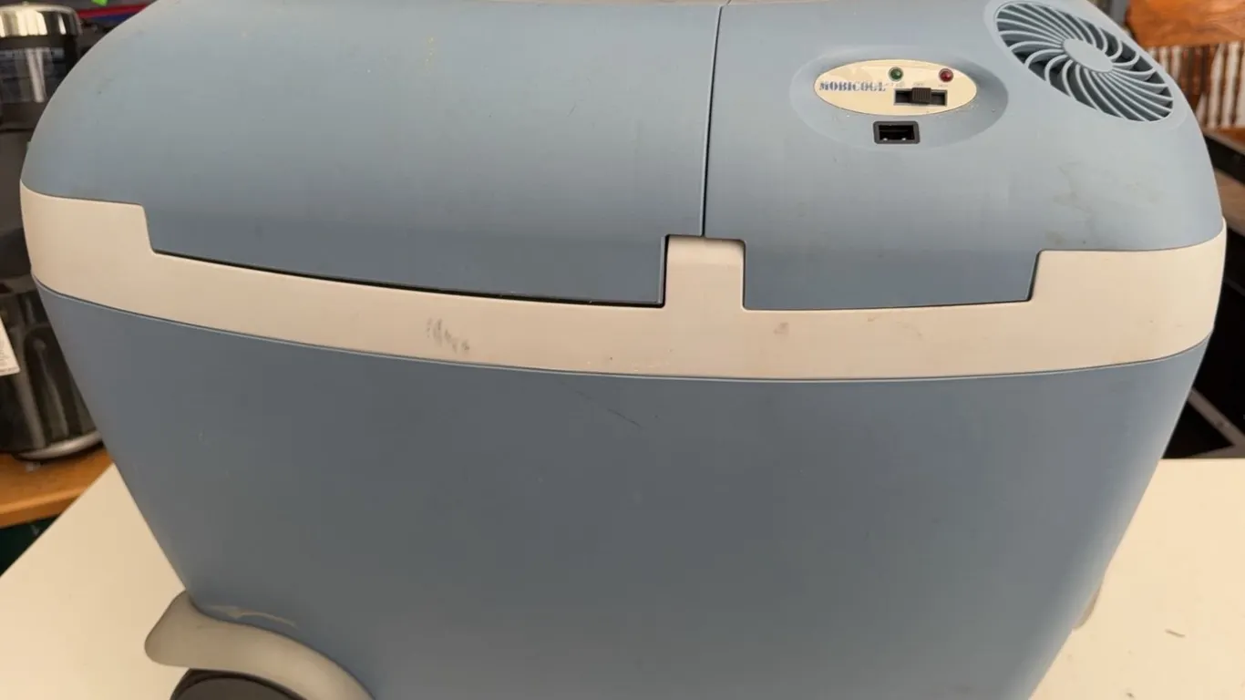 Mobicool Electric Cooler and Warmer with Wheels