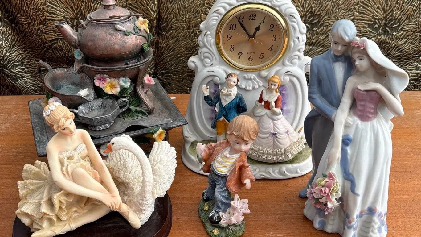 5 Decorative Figurines and Ceramic Clock Assorted Styles