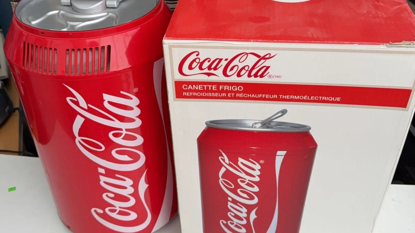 Coca-Cola Can Shaped Thermoelectric Mini Fridge and Warmer