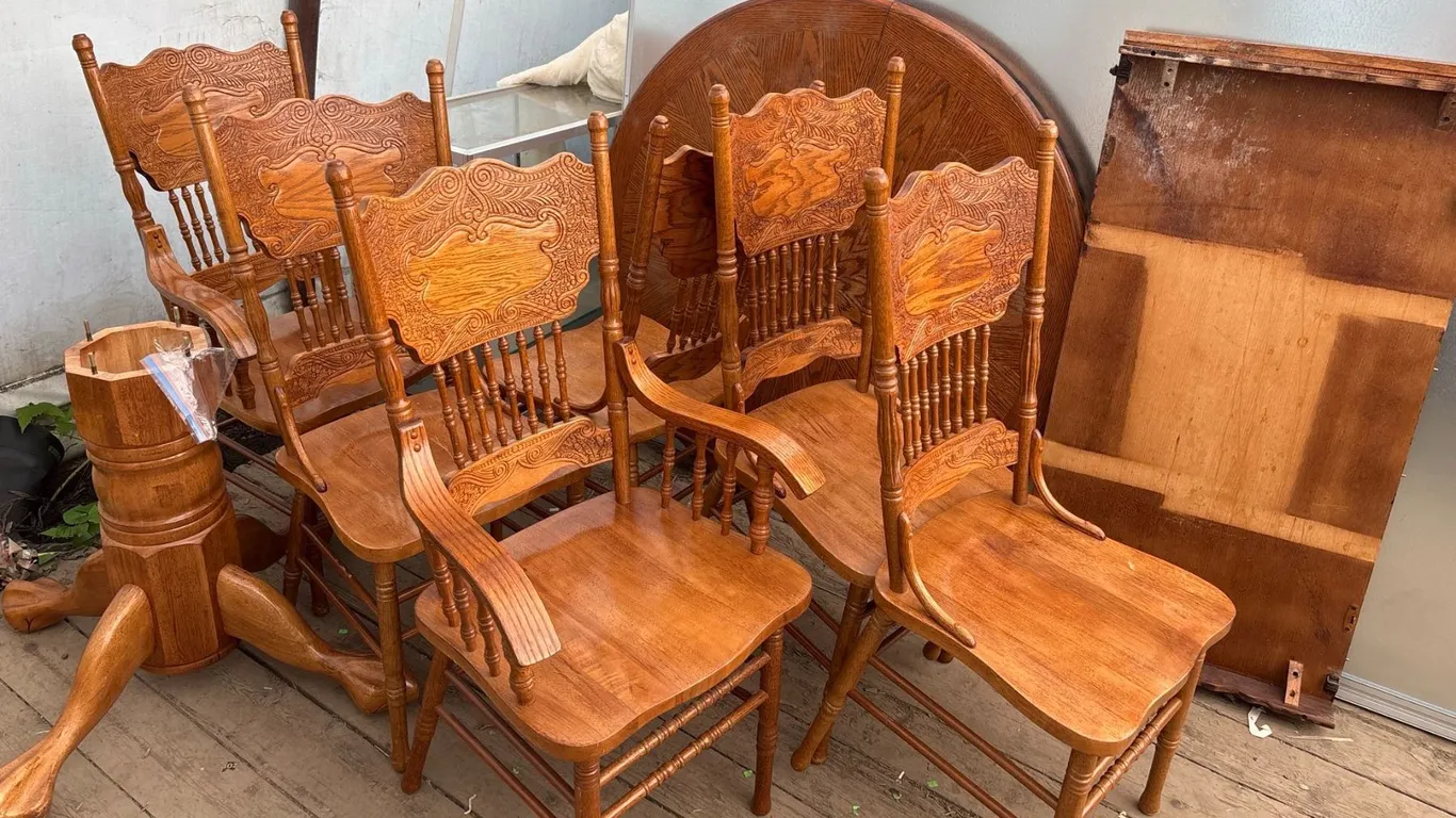 Oak Dining Table With 6 Chairs and Extension Leaf