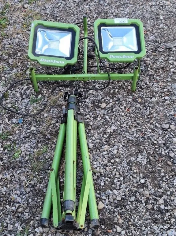 Power Smith tri pod light