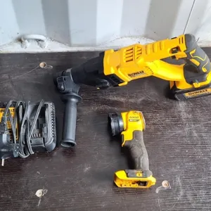Dewalt 1" brushless hammer, flashlight, 1