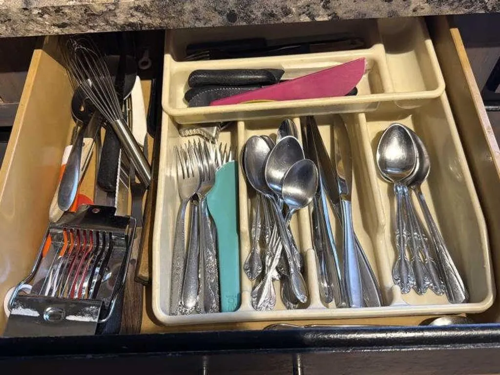 Flatware, Flatware Organizer, Utensils, Hand