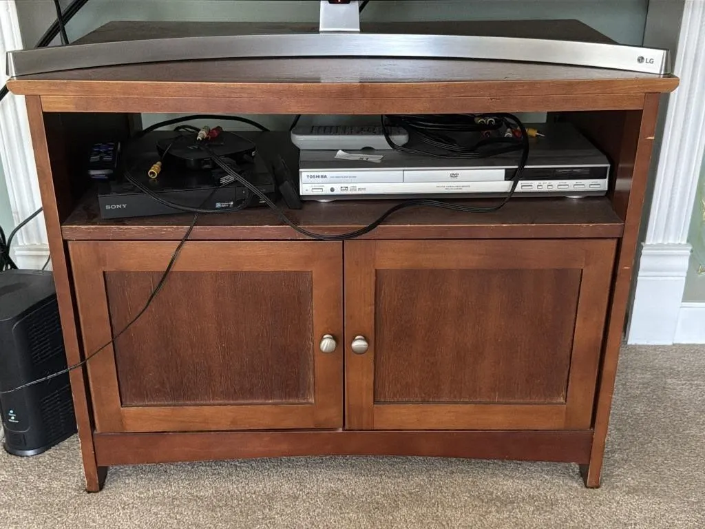 TV Stand/Side Table 32” x 19.5” x 24.5”