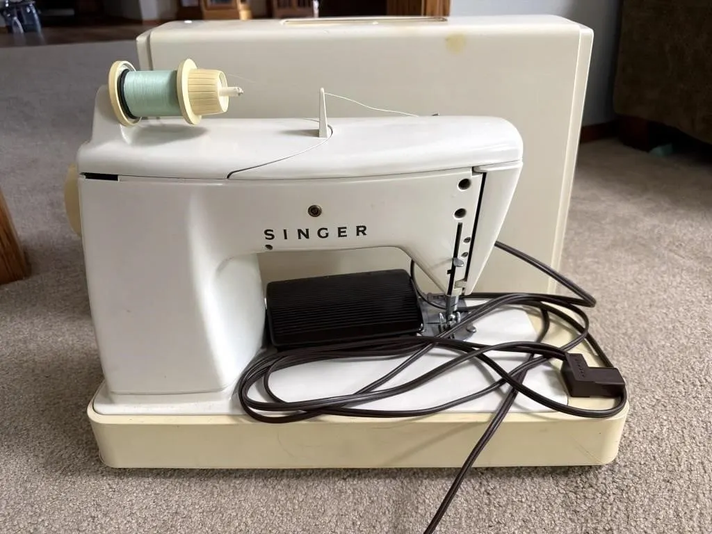 Vintage Singer Touch & Sew Deluxe Zig Zag Model